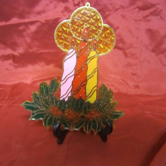 VTG PLASTIC STAINED GLASS LOOK SUNCATCHER OF CANDLE W/ WREATH - Picture 1 of 4